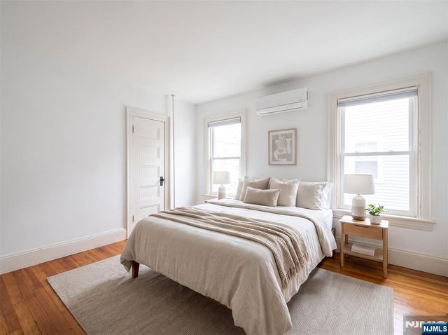 20 Valley Place, Edgewater, NJ 07020
