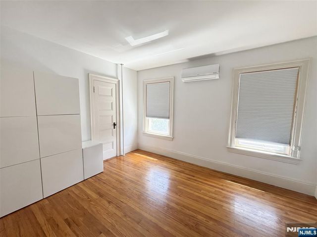 20 Valley Place, Edgewater, NJ 07020