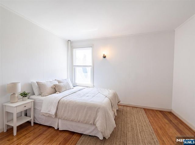 20 Valley Place, Edgewater, NJ 07020