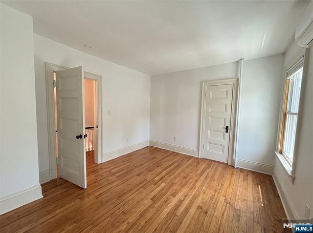 20 Valley Place, Edgewater, NJ 07020