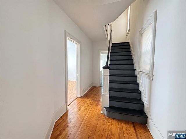 20 Valley Place, Edgewater, NJ 07020
