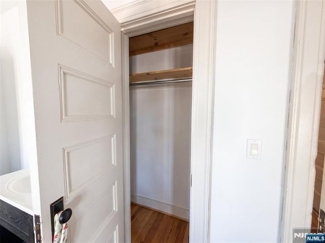20 Valley Place, Edgewater, NJ 07020