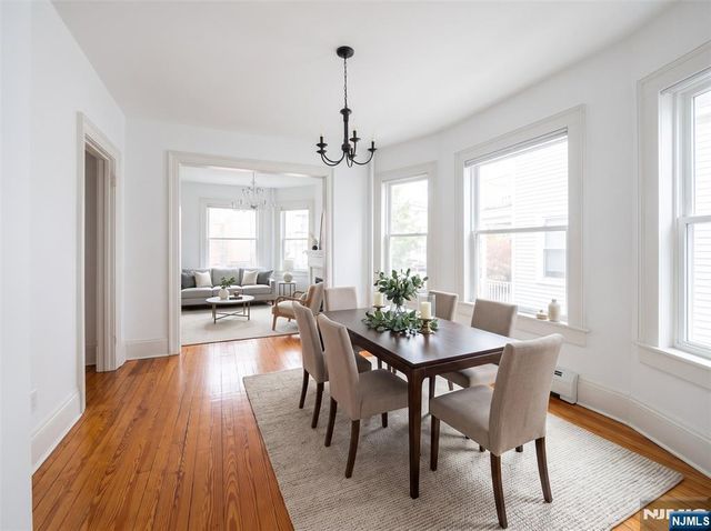 20 Valley Place, Edgewater, NJ 07020