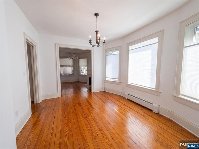 20 Valley Place, Edgewater, NJ 07020