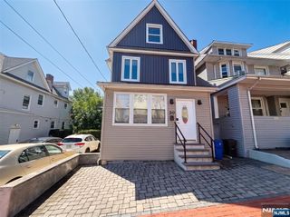 20 Valley Place, Edgewater, NJ 07020