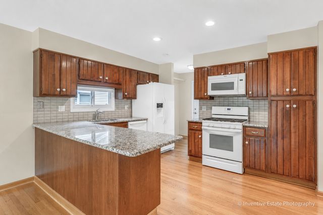 825 Oxford Street, Downers Grove, IL 60516