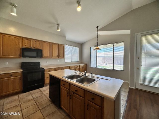 1795 W CANARY Way, Chandler, AZ 85286