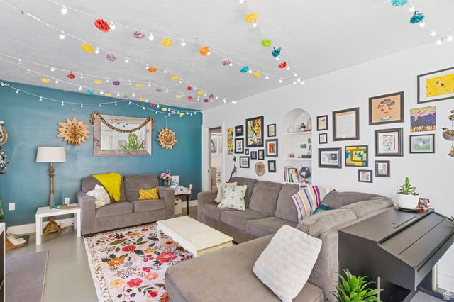 2713 S HIGHLAND DR, Salt Lake City, UT 84106