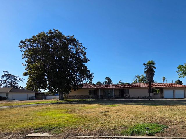2010 W Kearney Boulevard, Fresno, CA 93706