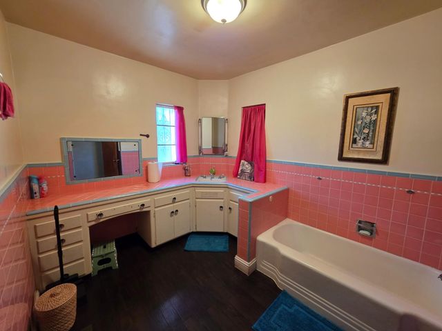 2010 W Kearney Boulevard, Fresno, CA 93706