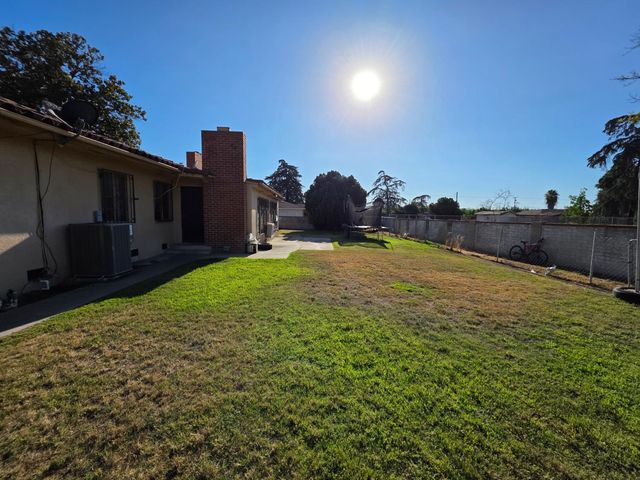 2010 W Kearney Boulevard, Fresno, CA 93706
