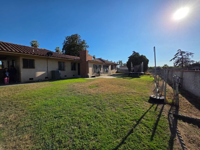 2010 W Kearney Boulevard, Fresno, CA 93706