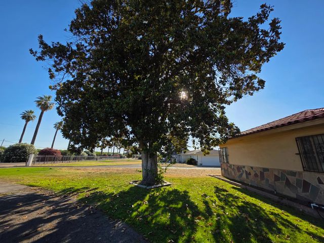 2010 W Kearney Boulevard, Fresno, CA 93706