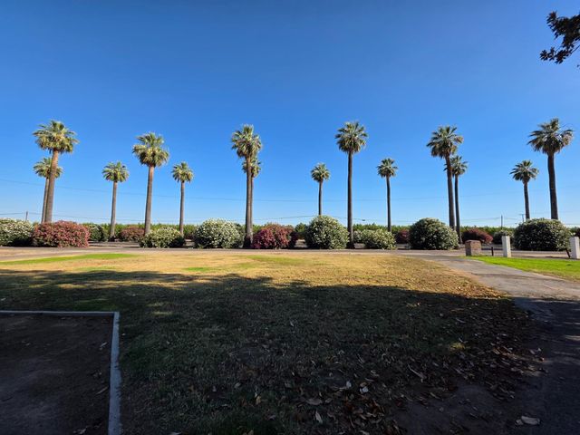 2010 W Kearney Boulevard, Fresno, CA 93706