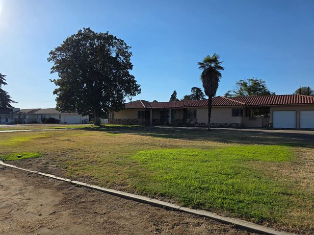 2010 W Kearney Boulevard, Fresno, CA 93706