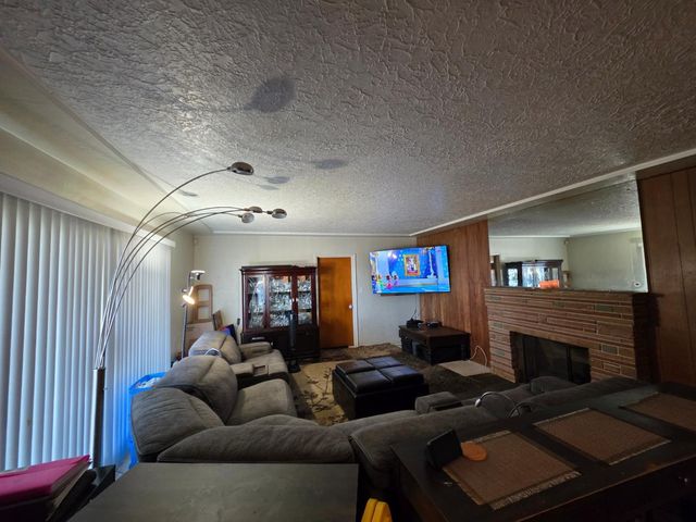 2010 W Kearney Boulevard, Fresno, CA 93706