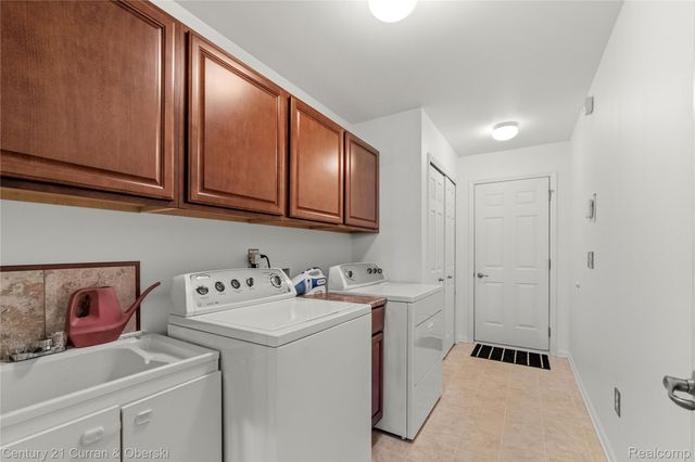 49468 N Glacier, Northville Township, MI 48168