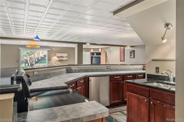 49468 N Glacier, Northville Township, MI 48168