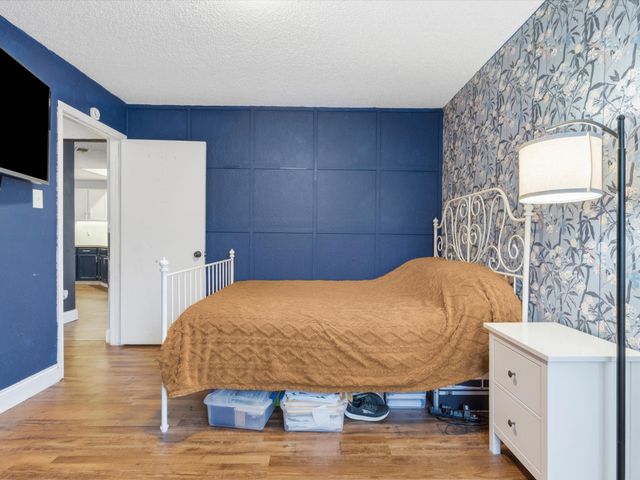 227 Valley Spring Drive, Arlington, TX 76018