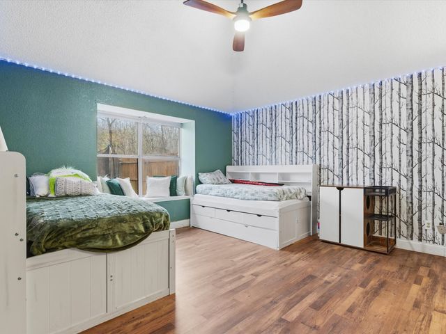 227 Valley Spring Drive, Arlington, TX 76018