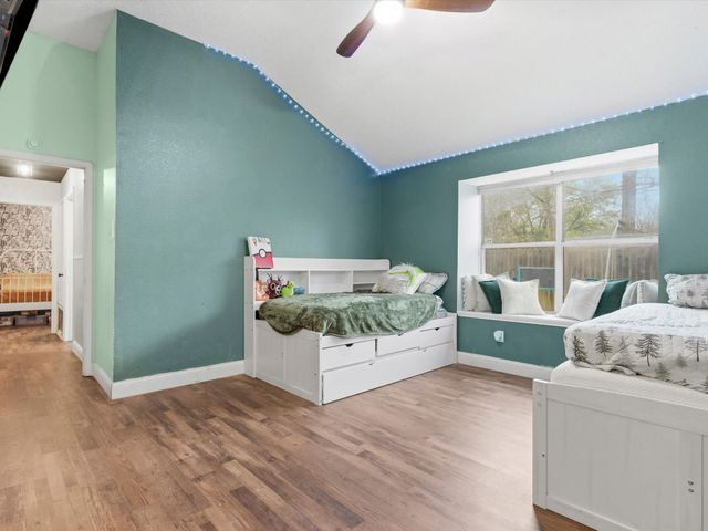 227 Valley Spring Drive, Arlington, TX 76018