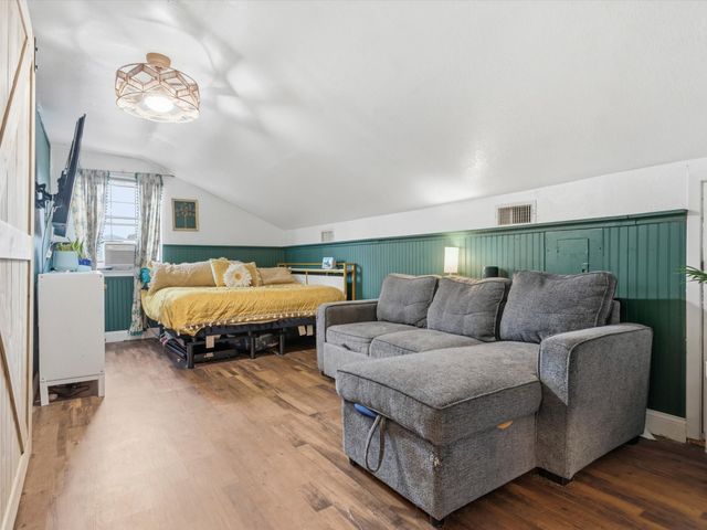 227 Valley Spring Drive, Arlington, TX 76018