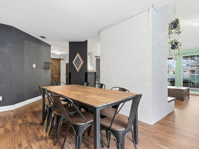 227 Valley Spring Drive, Arlington, TX 76018