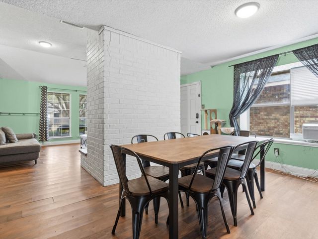 227 Valley Spring Drive, Arlington, TX 76018