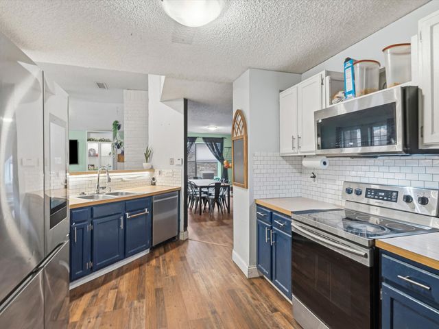 227 Valley Spring Drive, Arlington, TX 76018