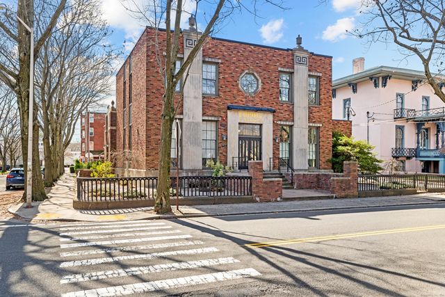 576 Chapel Street APT 4, New Haven, CT 06511