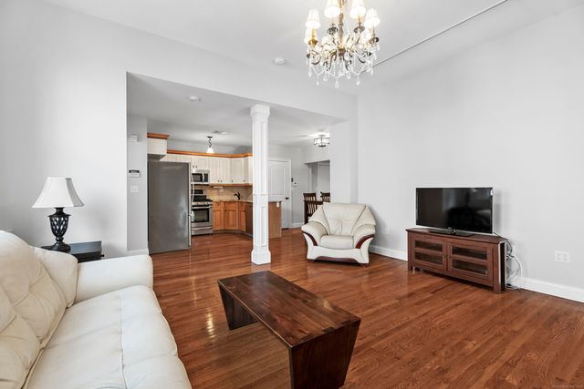 576 Chapel Street APT 4, New Haven, CT 06511