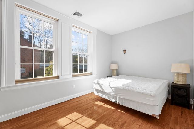 576 Chapel Street APT 4, New Haven, CT 06511