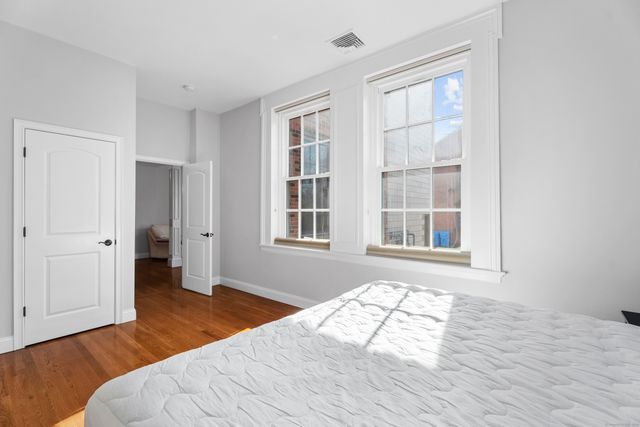 576 Chapel Street APT 4, New Haven, CT 06511