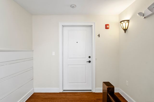 576 Chapel Street APT 4, New Haven, CT 06511