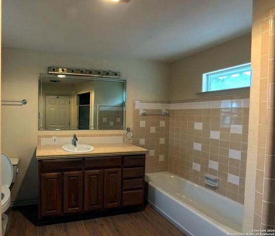 1208 CYPRESS CREEK RD, Kerrville, TX 78028