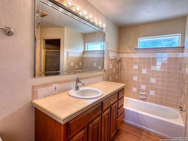 1208 CYPRESS CREEK RD, Kerrville, TX 78028