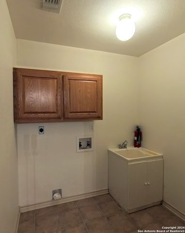 1208 CYPRESS CREEK RD, Kerrville, TX 78028