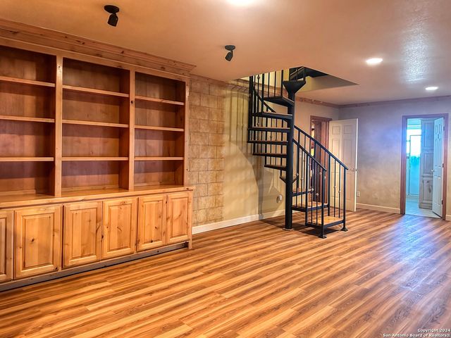 1208 CYPRESS CREEK RD, Kerrville, TX 78028
