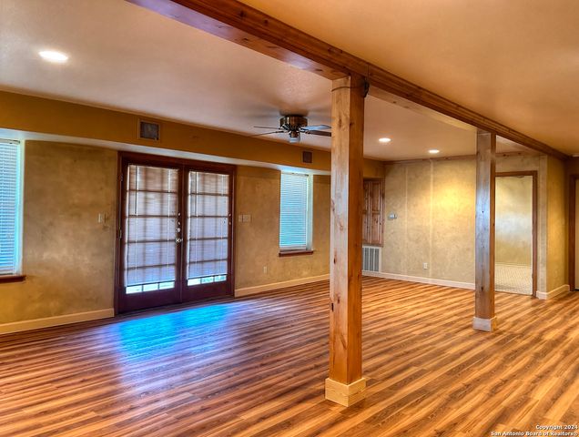 1208 CYPRESS CREEK RD, Kerrville, TX 78028