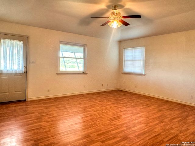 1208 CYPRESS CREEK RD, Kerrville, TX 78028