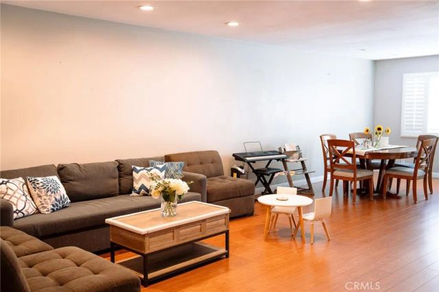 9759 Via Roma, Burbank, CA 91504
