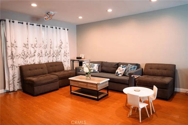 9759 Via Roma, Burbank, CA 91504