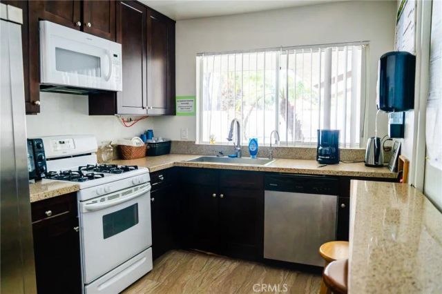 9759 Via Roma, Burbank, CA 91504