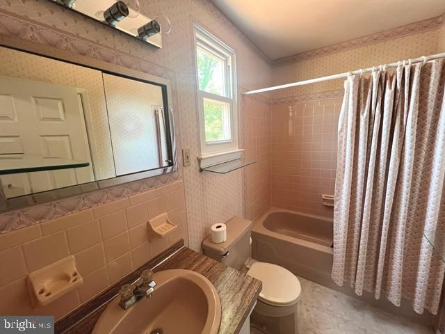 1055 BRENNAN DR, Warminster, PA 18974