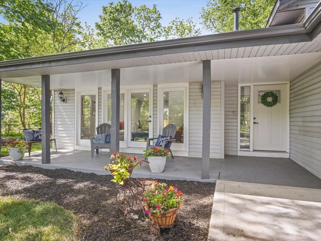11602 Bend River Road, Roscoe, IL 61073