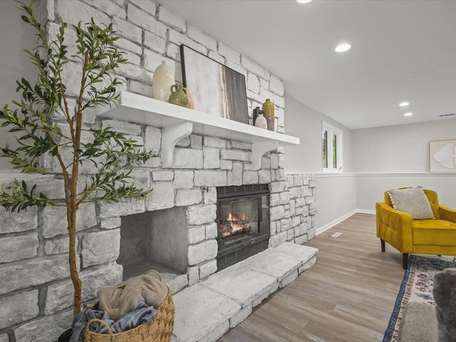 11602 Bend River Road, Roscoe, IL 61073