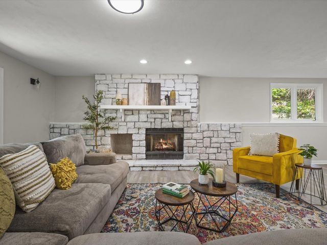 11602 Bend River Road, Roscoe, IL 61073