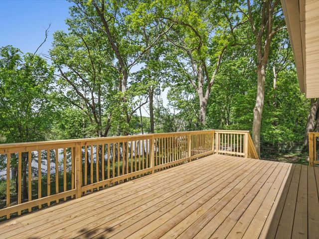 11602 Bend River Road, Roscoe, IL 61073