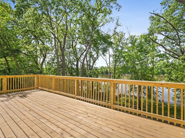 11602 Bend River Road, Roscoe, IL 61073