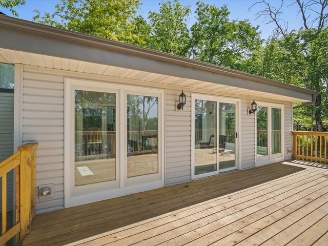 11602 Bend River Road, Roscoe, IL 61073